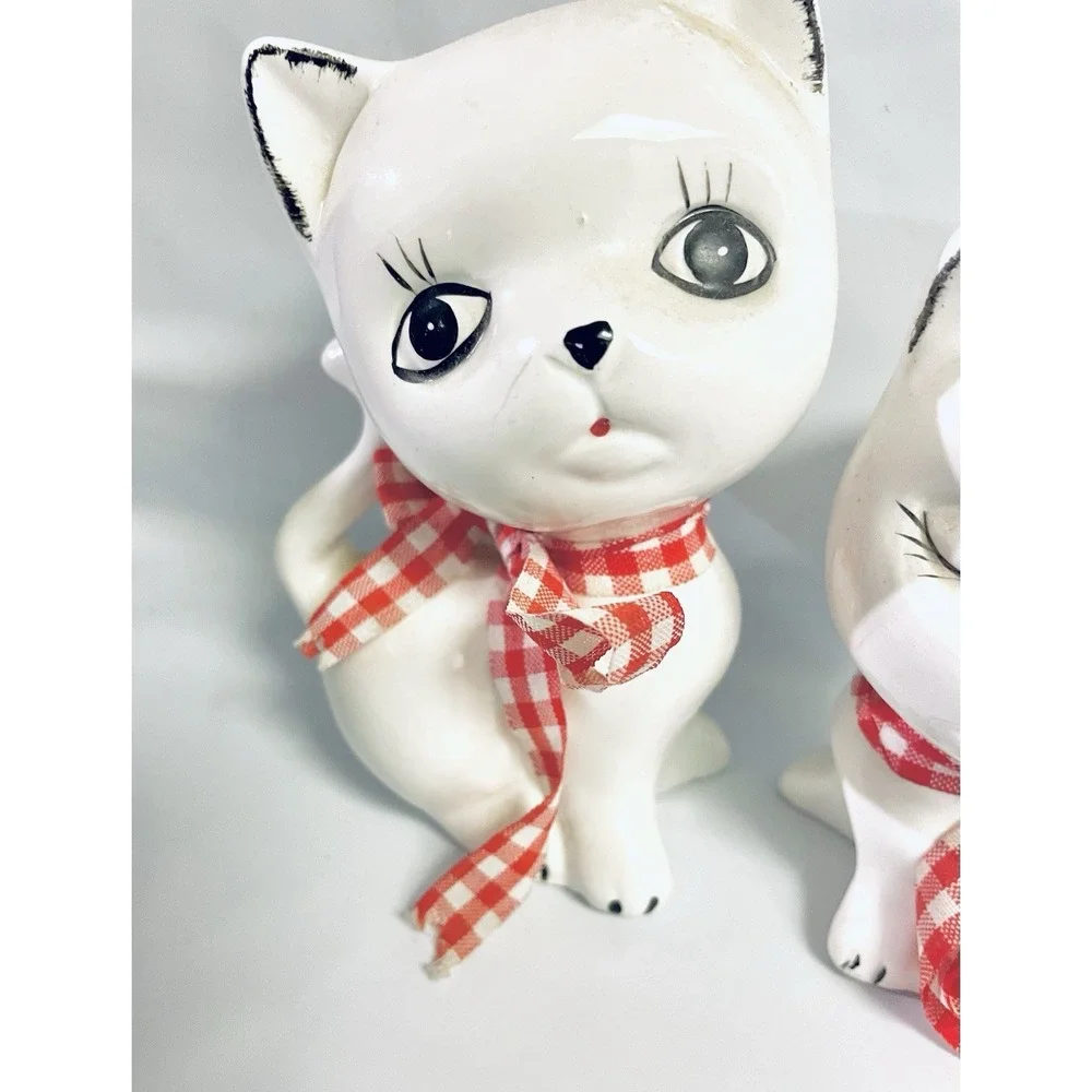 Vintage Ceramic Porcelain White Cat‎ and Kitten with Red Bow Figurines